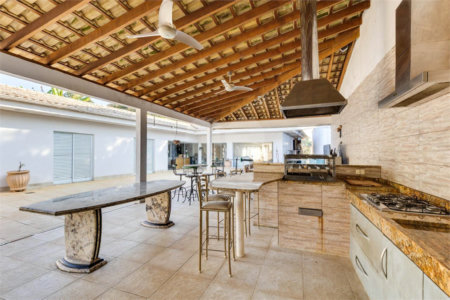 Casa Térrea à venda com 4 quartos, sendo 2 suítes, em Interlagos, São Paulo, SP