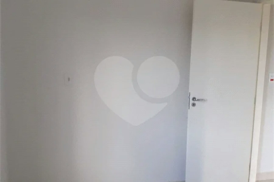 Sobrado à venda com 4 quartos, sendo 1 suíte, em Campo Limpo, São Paulo, SP