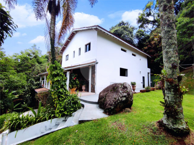 Sobrado à venda com 3 quartos, sendo 1 suíte,  em Serra da Cantareira, Mairiporã, SP
