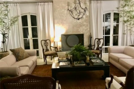 Casa Térrea à venda ou para alugar com 4 quartos, sendo 2 suítes,  em Jardim Guedala, São Paulo, SP