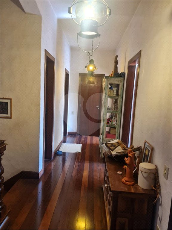 Casa à venda com 5 quartos, sendo 2 suítes,  em Jardim Morumbi, São Paulo, SP