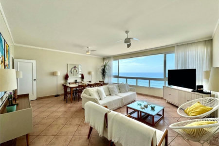 Apartamento Residencial à venda, Pitangueiras, Guarujá - AP0768.