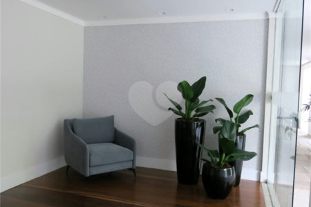 Apartamento à venda com 3 quartos, sendo 1 suíte,  em Vila Andrade, São Paulo, SP
