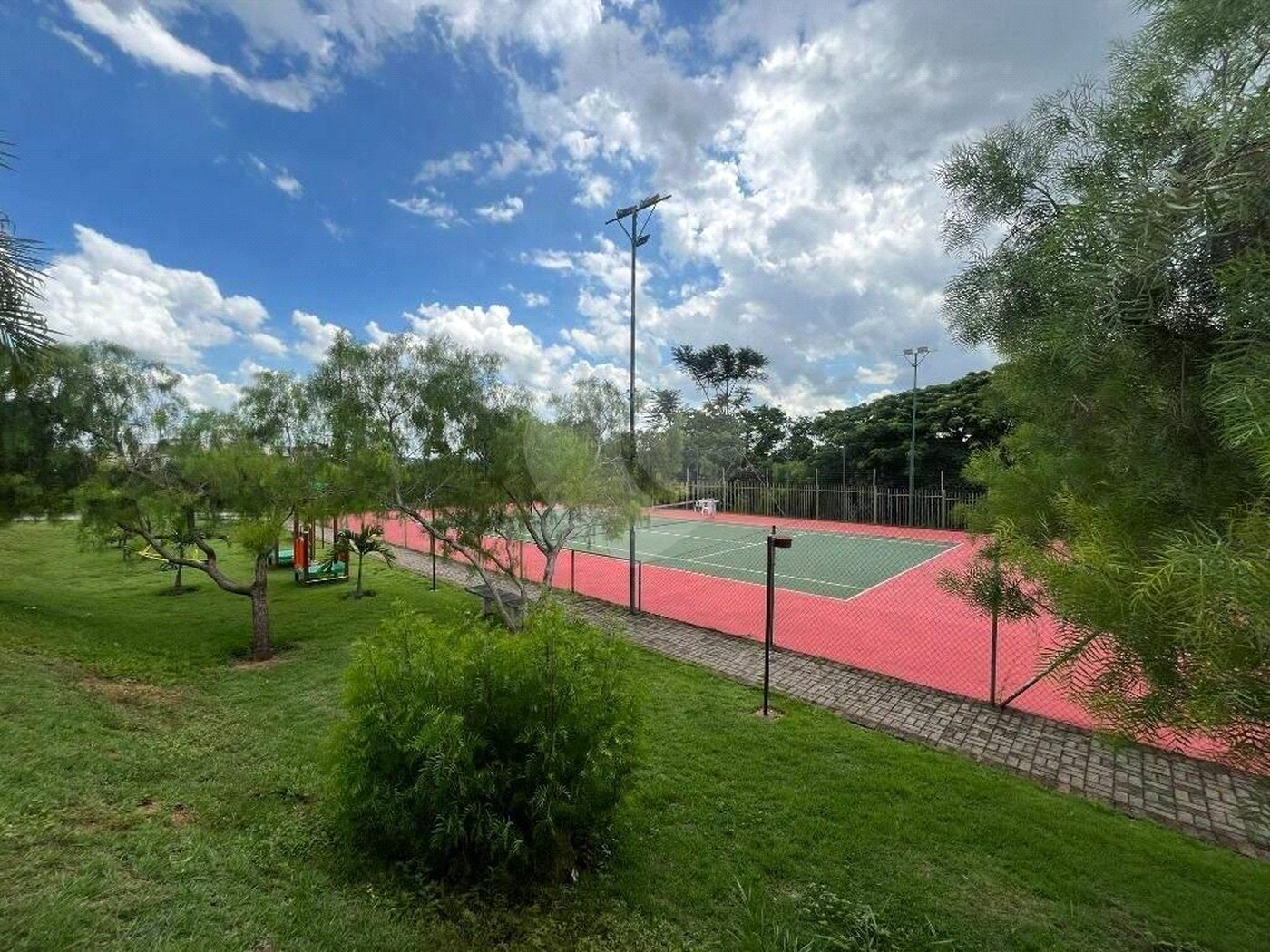 Casa à venda com 3 quartos, sendo 1 suíte, no condomínio Mirante dos Ipes, Salto - SP
