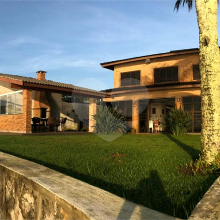 Casa à venda com 6 quartos, sendo 4 suítes,  em Maranduba, Ubatuba, SP