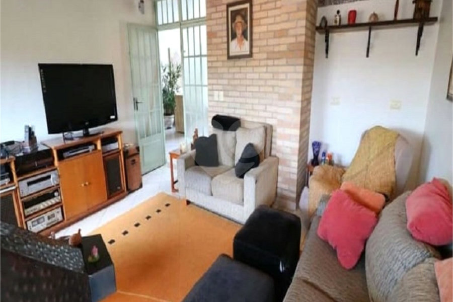 Sobrado à venda com 4 quartos, sendo 2 suítes, em Tremembé, São Paulo, SP