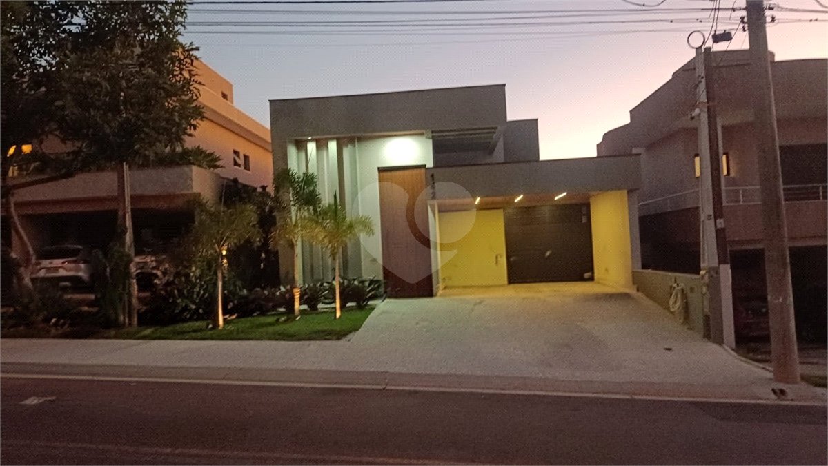 Casa à venda com 4 suítes no condomínio Sta Morriz, Campinas - SP