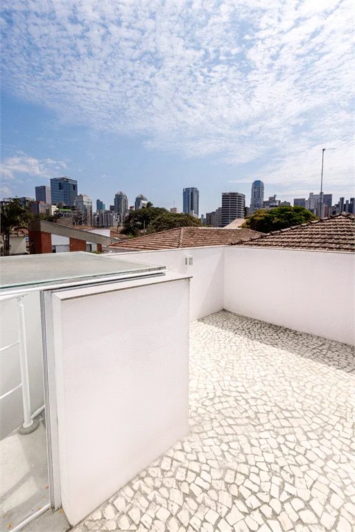 Sobrado à venda com 3 quartos, sendo 1 suíte, em Brooklin Paulista, São Paulo, SP