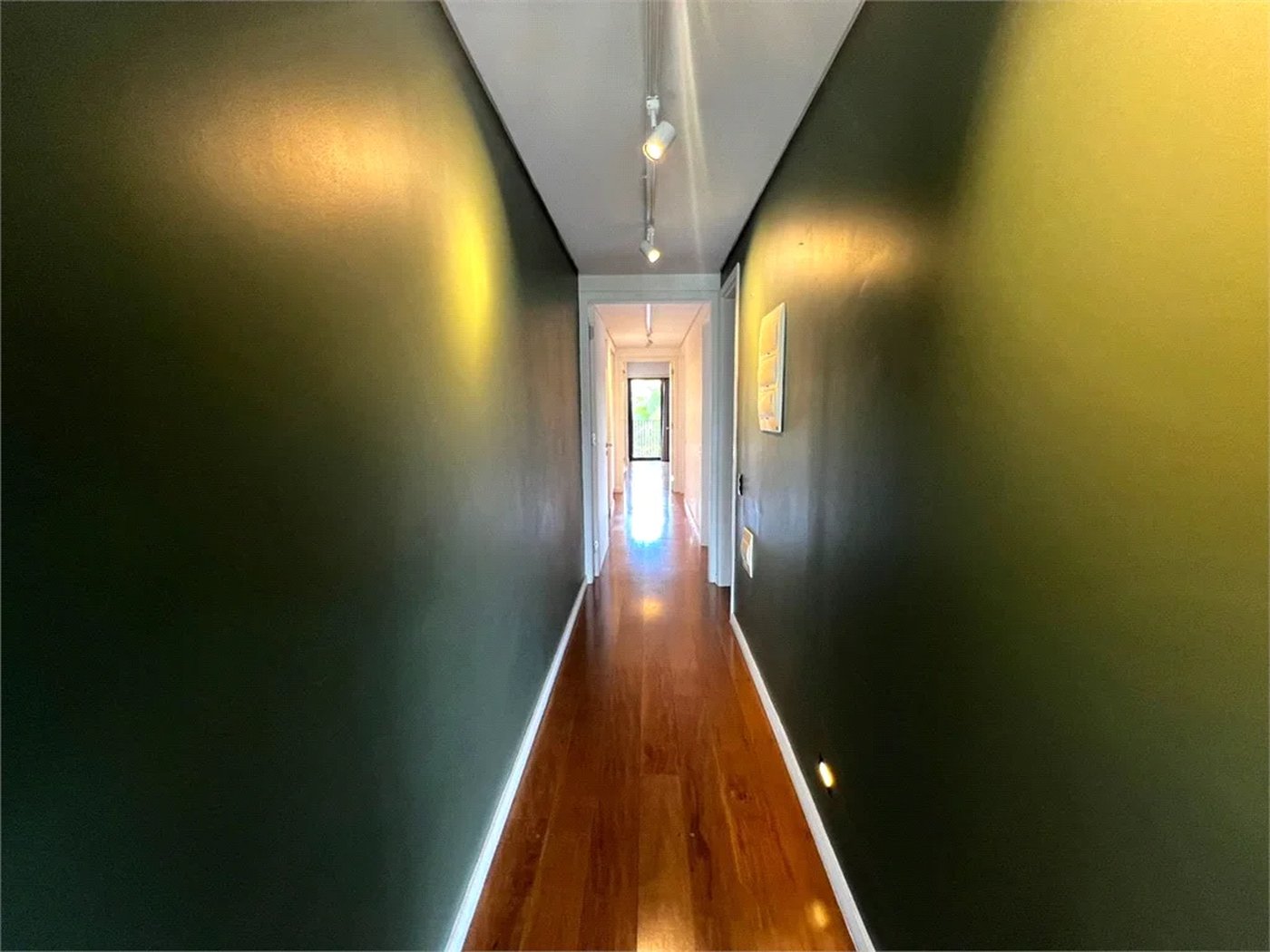 Apartamento à venda com 3 suítes em Jardim das Bandeiras, São Paulo, SP