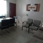 Sobrado com 2 dormitórios.
