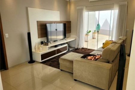 Casa térrea para venda em Araraquara/SP.