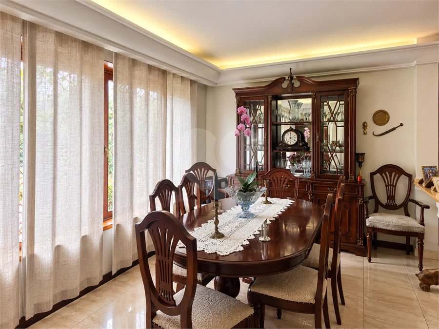 Sobrado com cinco quartos sendo 3 suites 4 vagas| R$ 3.300.000 no Alto da Boa Vista - São Paulo