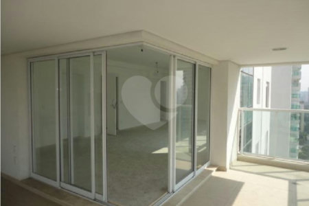 Apartamento à venda com 3 suítes em Campo Belo, São Paulo, SP