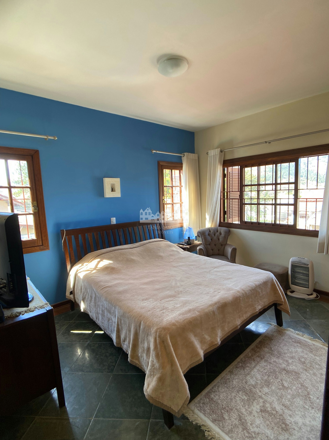 Casa à venda com 3 quartos, sendo 1 suíte, com vista deslumbrante em Recreio Maristela, Atibaia