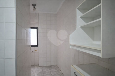 Apartamento à venda com 3 quartos, sendo 1 suíte,  em Enseada, Guarujá, SP