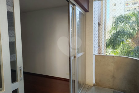 Apartamento à venda com 3 quartos, sendo 1 suíte, em Moema, São Paulo, SP
