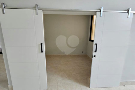 Casa à venda com 3 quartos, sendo 4 suítes, no condomínio Reserva dos Vinhedos, Louveira - SP