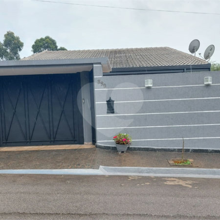 Casa à venda com 3 quartos, sendo 2 suítes, no Centro, Bom Jesus dos Perdões, SP