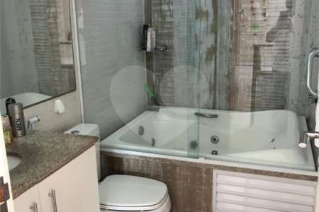 Casa à venda com 9 quartos, sendo 8 suítes, no condomínio Village Elisabete, Rio de Janeiro - RJ