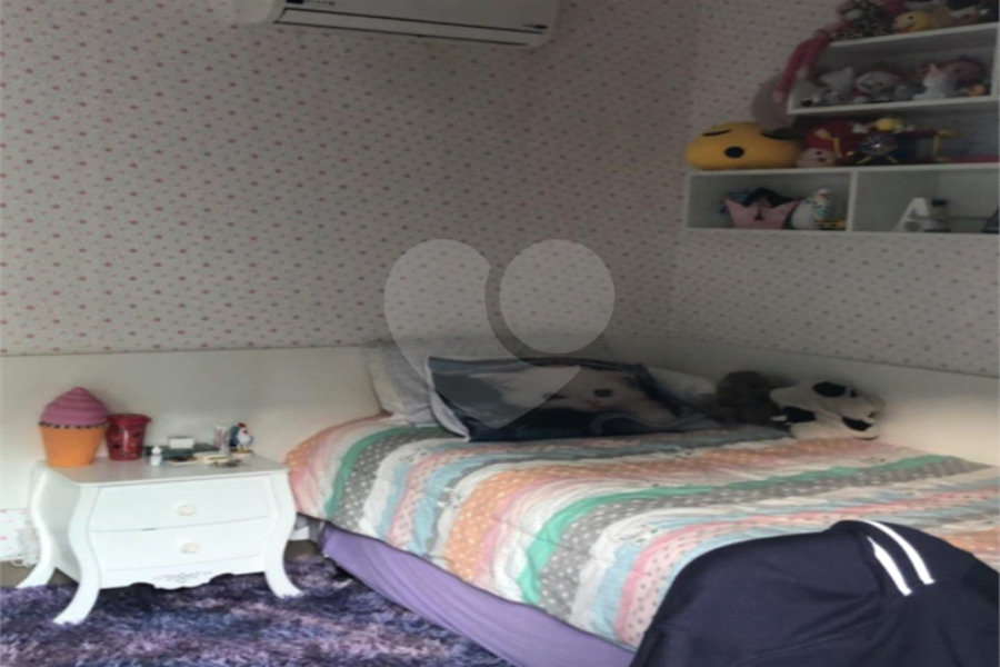 Casa à venda com 4 quartos, sendo 2 suítes, no condomínio Florada da Serra, São Paulo - SP