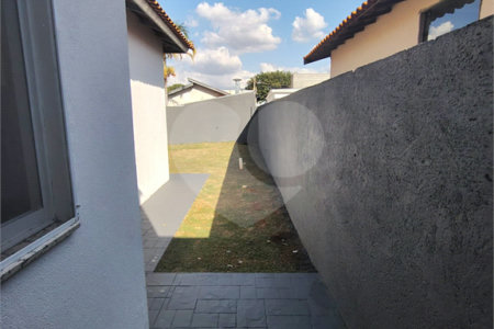 Casa à venda com 3 quartos, sendo 2 suítes, no condomínio Sollaris, Araraquara - SP