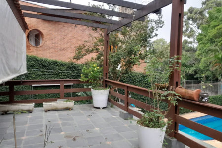 Sobrado à venda com 6 quartos, sendo 3 suítes,  em Rolinópolis, São Paulo, SP