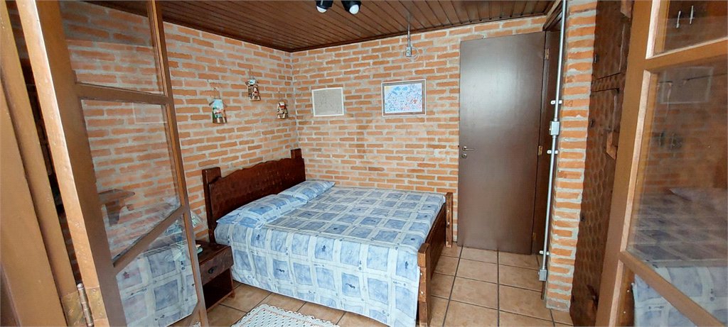 Casa à venda com 3 quartos, sendo 2 suítes, no condomínio Alpes de Caieiras, Caieiras - SP