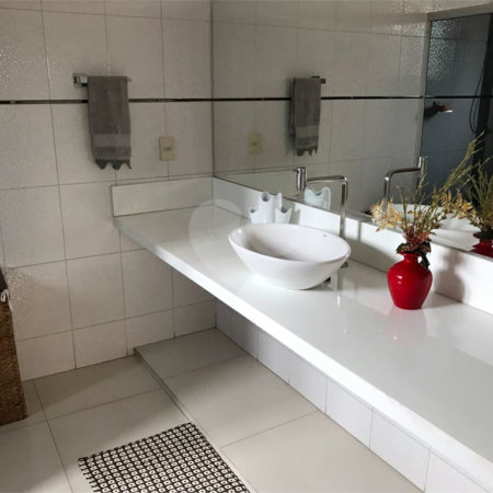 Sobrado à venda com 3 quartos, sendo 2 suítes, em Jardim Tropical, Cuiabá, MT