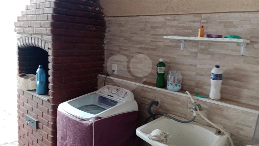Sobrado à venda com 4 quartos, sendo 1 suíte,  em Parque das Paineiras, Sorocaba, SP