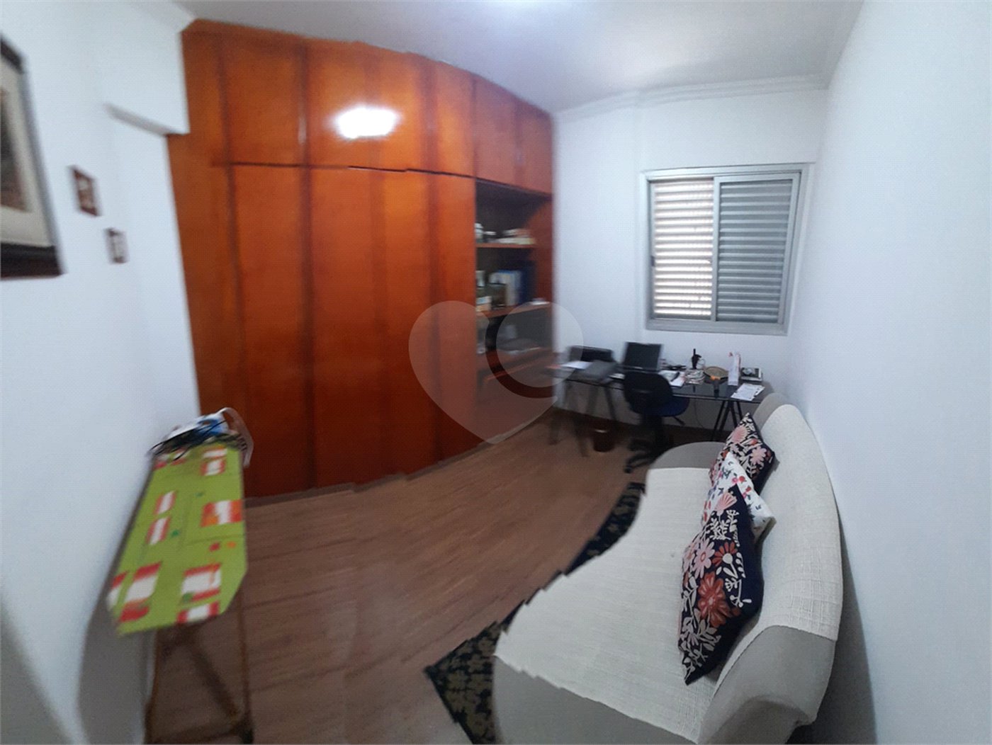 Apartamento à venda com 3 quartos, sendo 1 suíte,  em Parque Residencial Aquarius, São José dos Campos, SP