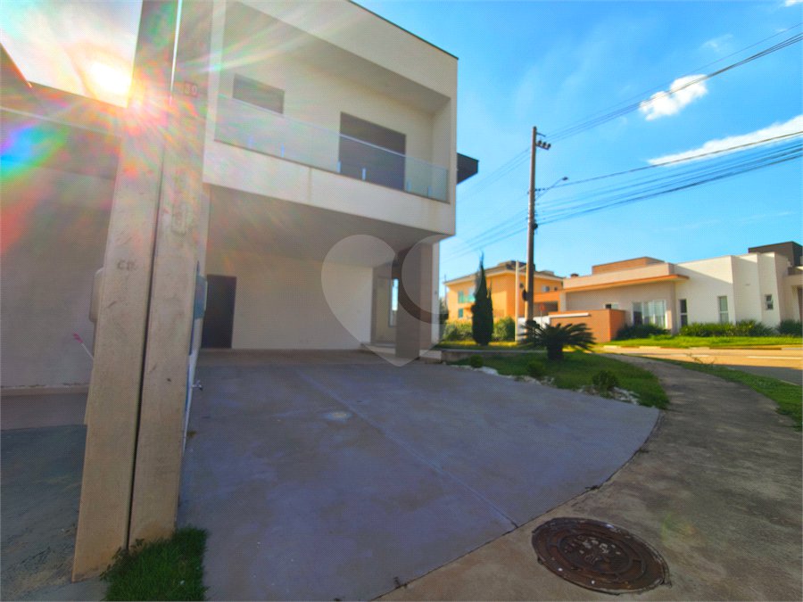 Casa à venda com 3 quartos, sendo 1 suíte, no condomínio Terras de São Francisco, Sorocaba - SP
