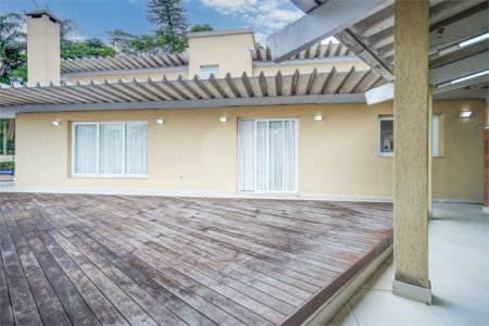 Sobrado à venda com 6 quartos, sendo 3 suítes, em Alto da Boa Vista, São Paulo, SP