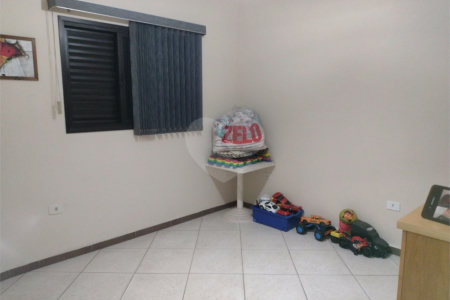 Sobrado à venda com 2 quartos, sendo 1 suíte, em Jardim Márcia, Suzano, SP