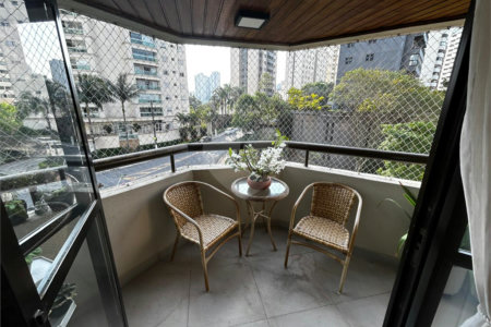Apartamento à venda com 3 quartos, sendo 1 suíte,  em Vila Andrade, São Paulo, SP