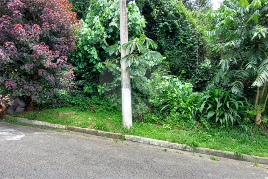 Terreno à venda no condomínio Champs Elysees Village, Mairiporã - SP