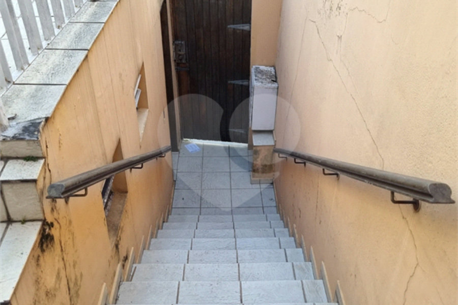 BELA CASA 274 M² C/ 3 QUARTOS 1 SALA 1 COZINHA 3 BANHEIROS 2 VAGAS Para Estacionamento coberta P/ VENDA NA V N Cachoeirinha