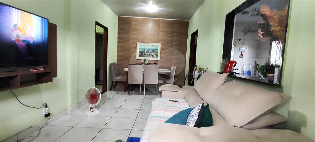 Casa à venda com 5 quartos, sendo 3 suítes, no condomínio Village Texeira Campos, Rio de Janeiro - RJ
