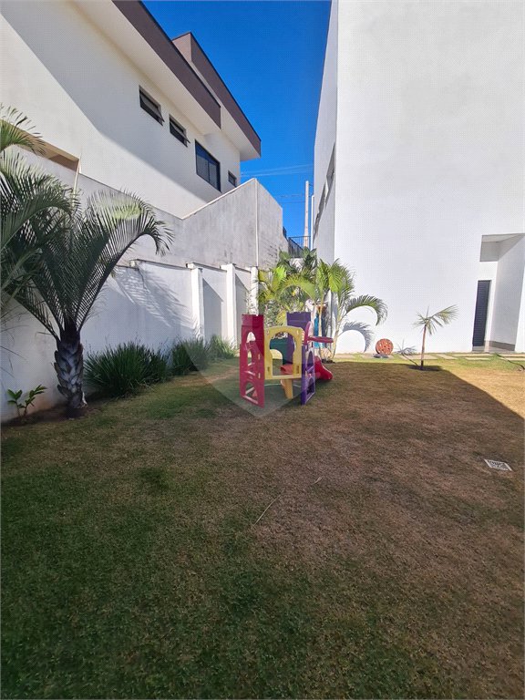 Casa à venda com 3 suítes no condomínio Reserva dos Jatobás, Louveira - SP