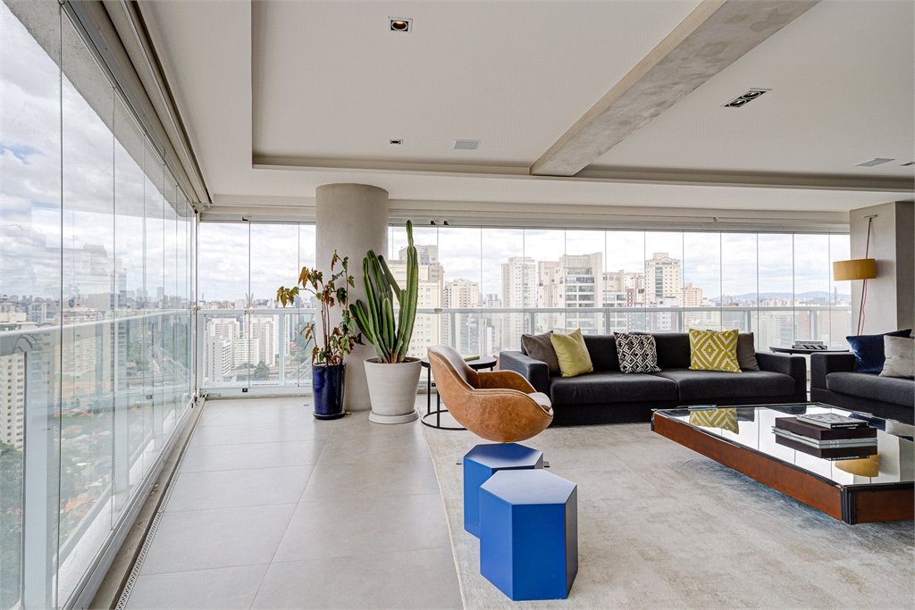 Apartamento à venda com 3 suítes em Campo Belo, São Paulo, SP