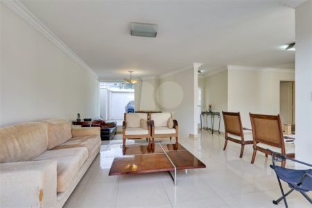 Casa de Vila à venda com 4 quartos, sendo 2 suítes, em Campo Grande, São Paulo, SP