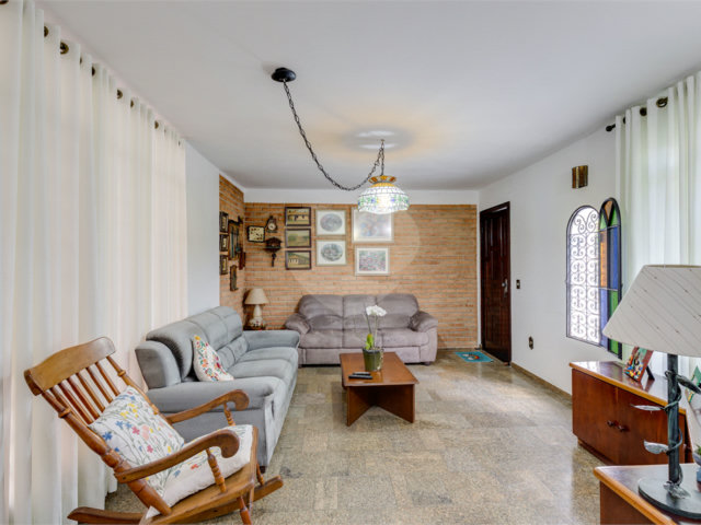 Casa de Vila à venda com 3 quartos, sendo 1 suíte,  em Granja Julieta, São Paulo, SP