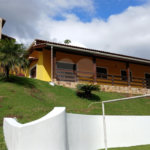 Casa em condomínio para alugar com 3 quartos, sendo 1 suíte, em Vila Petrópolis, Atibaia, SP