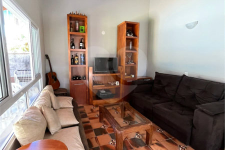 Casa à venda com 2 suítes no condomínio Recanto da Lagoinha, Ubatuba - SP