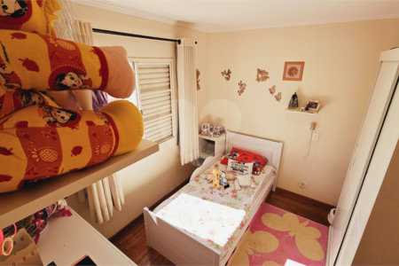 Casa à venda com 4 quartos, sendo 2 suítes, em Jardim Meny, São Roque, SP