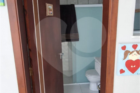 Casa à venda com 5 quartos, sendo 2 suítes, no condomínio Swiss Park, São Bernardo do Campo - SP