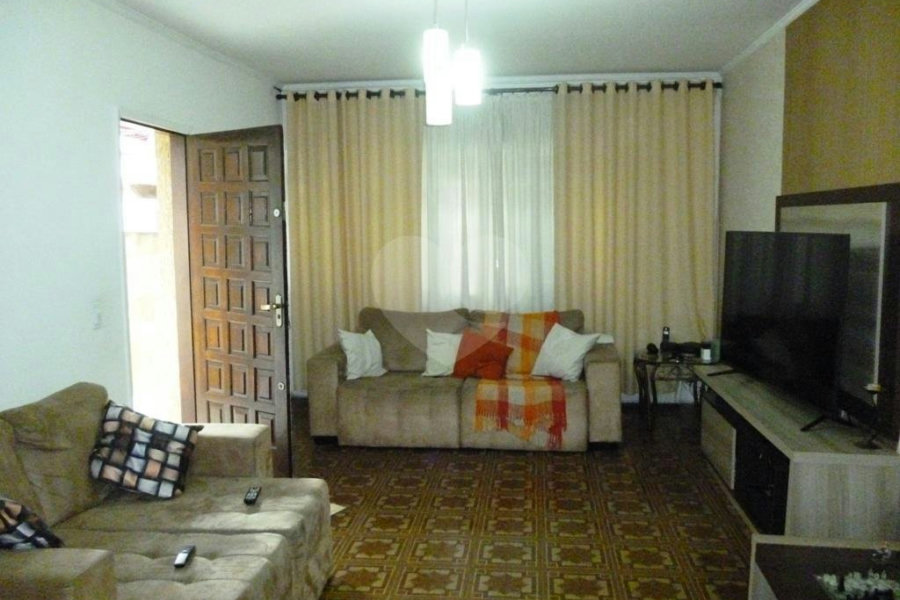 Sobrado à venda com 3 quartos, sendo 1 suíte, em Parque Edu Chaves, São Paulo, SP