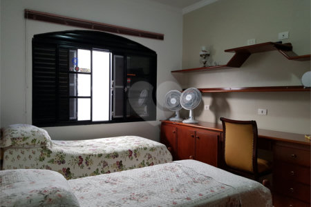 Casa à venda com 3 quartos, sendo 1 suíte, no condomínio City Campo Grande, São Paulo - SP