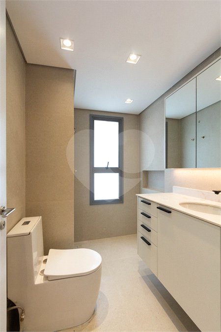 Apartamento à venda ou para alugar com 3 suítes em Moema, São Paulo, SP