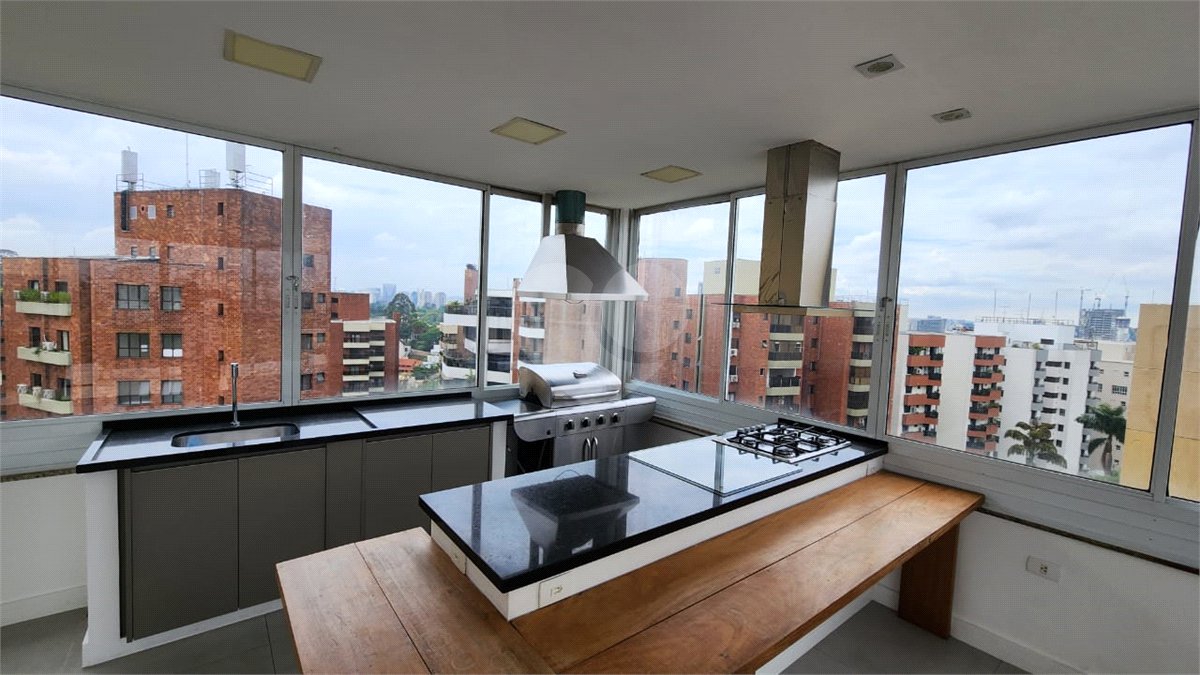 Apartamento à venda com 3 quartos, sendo 2 suítes,  em Paraíso do Morumbi, São Paulo, SP