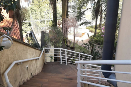 Casa à venda com 5 suítes em Jardim Leonor, São Paulo, SP